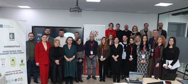 SSST professors Adnan Huskić and Emir Hadžikadunić participated in a 16-hour training session at AAB College, Pristina, exploring the future of online learning through the Homo Digitalis project. Led by experts from the University of Patras, the event united universities from across the Balkans to foster inclusive and innovative education.