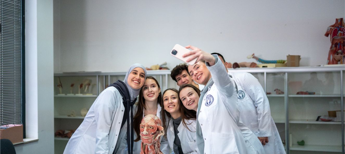 University SSST is once again opening its doors to ambitious students ready to pursue top-quality education, internationally recognized degrees, and scholarship opportunities! The next entrance exam for the 2025/2026 academic year will be held on May 9 – don’t miss your chance to become part of a leading academic community.
