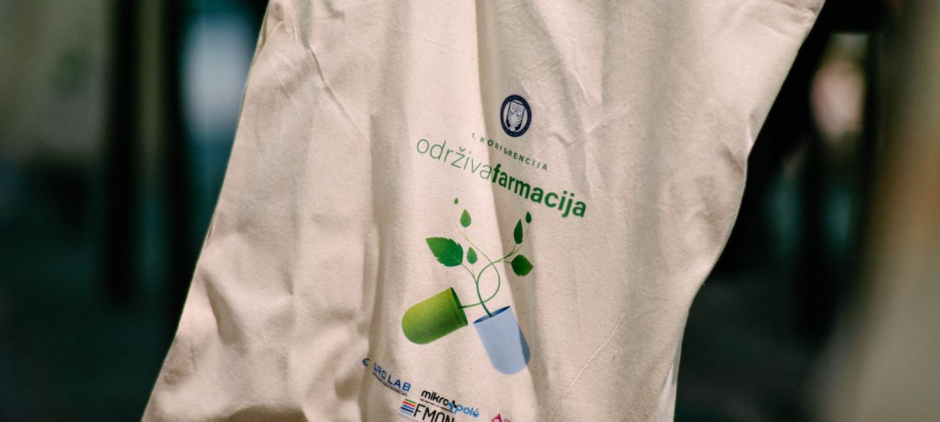 The first conference in Bosnia and Herzegovina dedicated to sustainable pharmacy – “Sustainable Pharmacy 2025” – was held on May 22, 2025, at SSST University in Sarajevo. Organized by the Department of Pharmacy at the Sarajevo Medical School, the event gathered over 80 participants from academia, the pharmaceutical industry, and healthcare institutions, and was supported by the Federal Ministry of Education and Science.