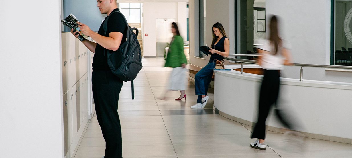 Postani dio renomiranog Univerziteta sa više od 20 godina izvrsnosti u obrazovanju budućih lidera, inovatora i profesionalaca.
