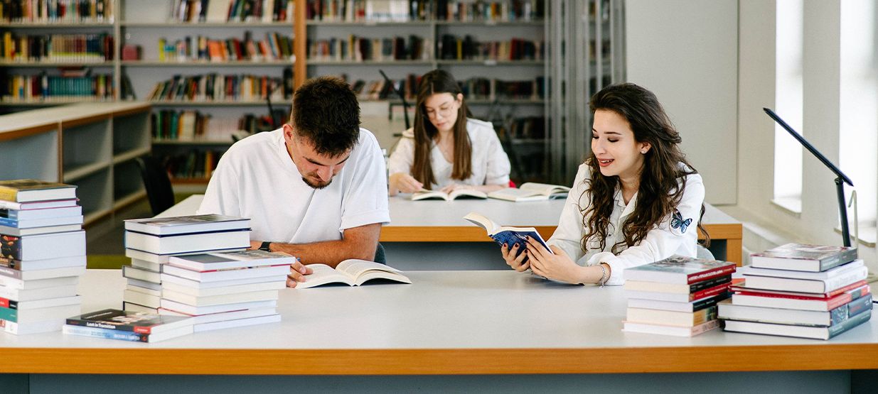 Postani dio prestižnog univerziteta sa više od 20 godina izvrsnosti u obrazovanju budućih lidera, inovatora i profesionalaca.
